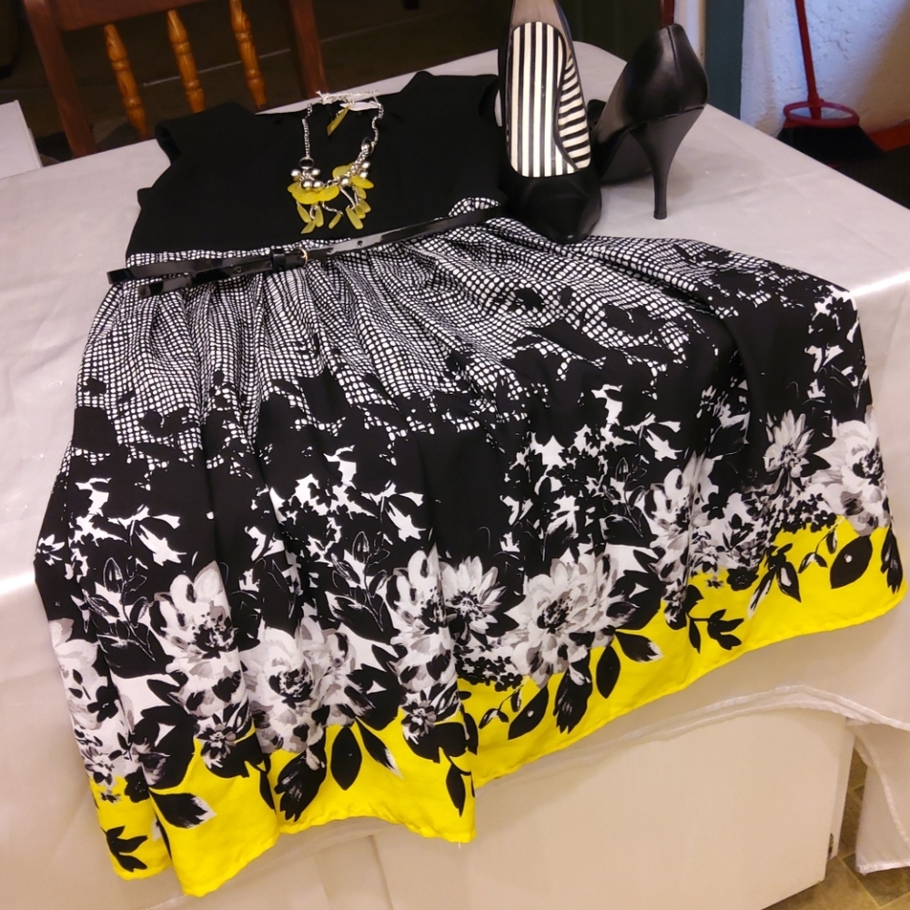 ELLEN TRACY SIZE 4